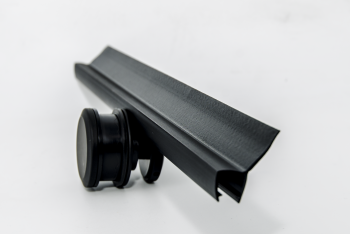 PVH04-911BKL8 Уплотнительный профиль ПВХ для стекла 6-8 мм, 2500мм, длина лепестка 20мм 