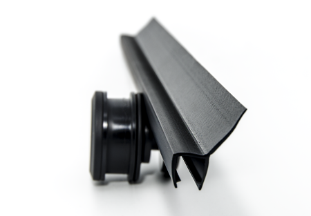 PVH04-911BKL8 Уплотнительный профиль ПВХ для стекла 6-8 мм, 2500мм, длина лепестка 20мм